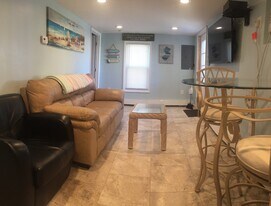 44 Hancock Ave, Unit 2HAN in Seaside Heights, NJ - Building Photo