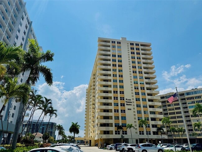 1833 S Ocean Dr in Hallandale Beach, FL - Building Photo - Building Photo