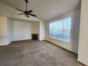 5755 N Genoa Way in Aurora, CO - Building Photo - Building Photo