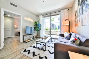 West 27th in Los Angeles, CA - Building Photo