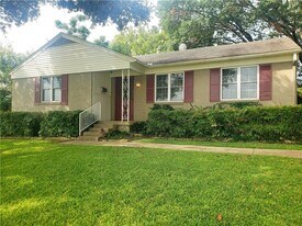 585 Classen Dr in Dallas, TX - Building Photo