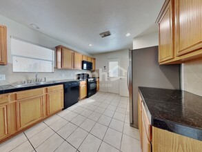 10926 Windfern Lakes St in Houston, TX - Building Photo - Building Photo