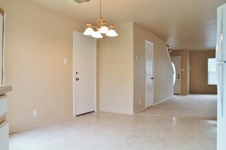 10131 Amber Flora Dr in San Antonio, TX - Building Photo - Building Photo