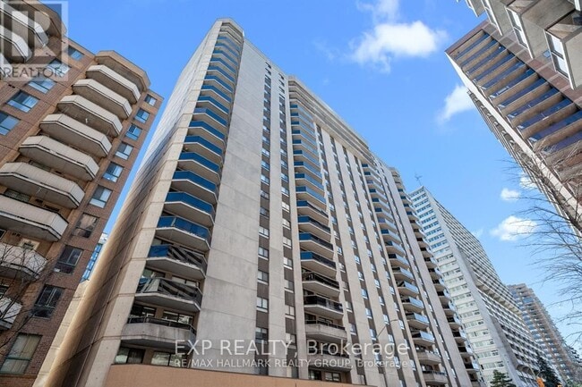 property at 470-2470 Laurier Ave W