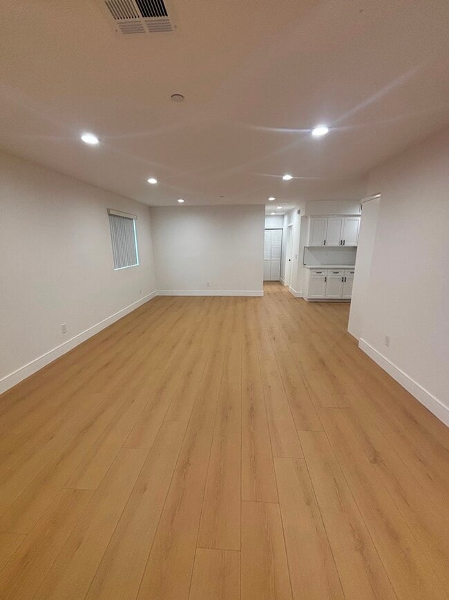 5526 S Wilton Pl in Los Angeles, CA - Foto de edificio - Building Photo