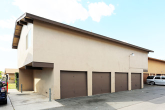 833 N Olive St in Orange, CA - Building Photo - Building Photo