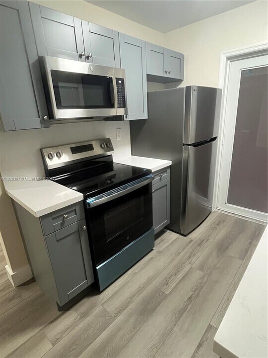 1747 Rodman St in Hollywood, FL - Building Photo