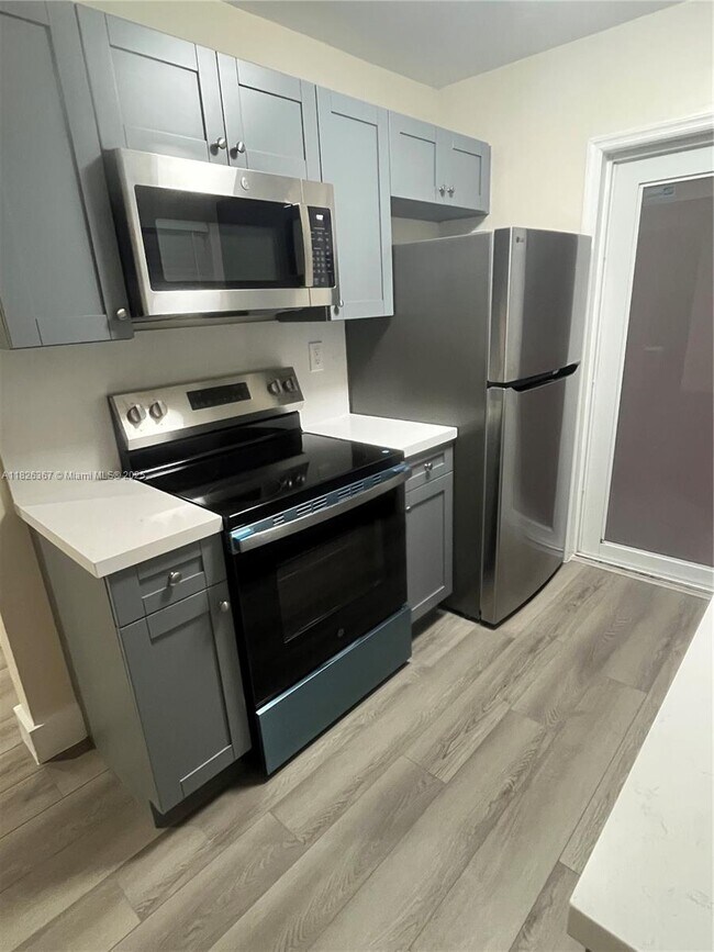 1747 Rodman St in Hollywood, FL - Building Photo - Building Photo