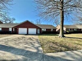 802 E Kara Ln in Rogers, AR - Building Photo