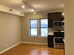 3215 W Cullom Ave, Unit 2 in Chicago, IL - Building Photo - Building Photo
