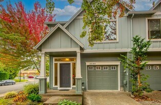 16195 SW Holland Ln in Sherwood, OR - Building Photo