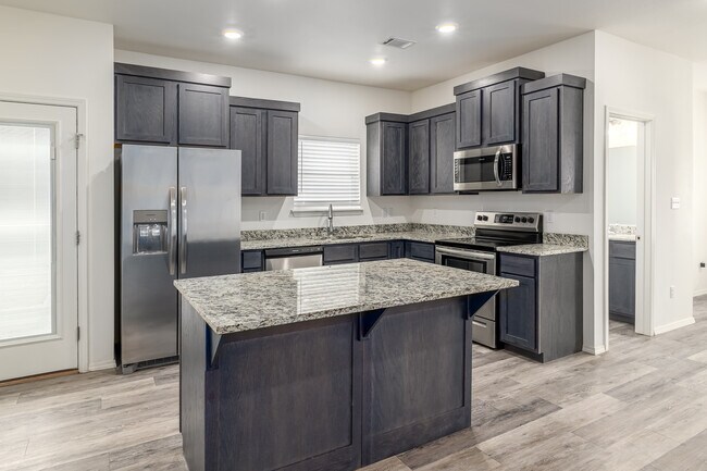 Towne West in Fayetteville, AR - Building Photo - Interior Photo