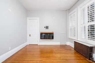261 Beacon St, Unit 32 in Boston, MA - Building Photo - Building Photo