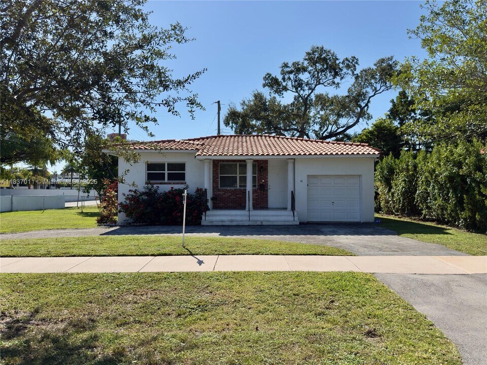 16 Malaga Ave in Coral Gables, FL - Building Photo