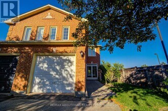 2211 Dale Ridge Dr in Oakville, ON - Building Photo - Building Photo