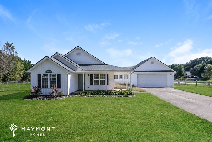 1236 Clearwater Dr in Winder, GA - Building Photo