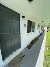 842 SW 2nd St-Unit -C in Hallandale Beach, FL - Building Photo - Building Photo