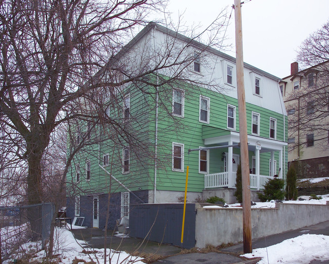 10 Cedar St in Fall River, MA - Building Photo - Building Photo