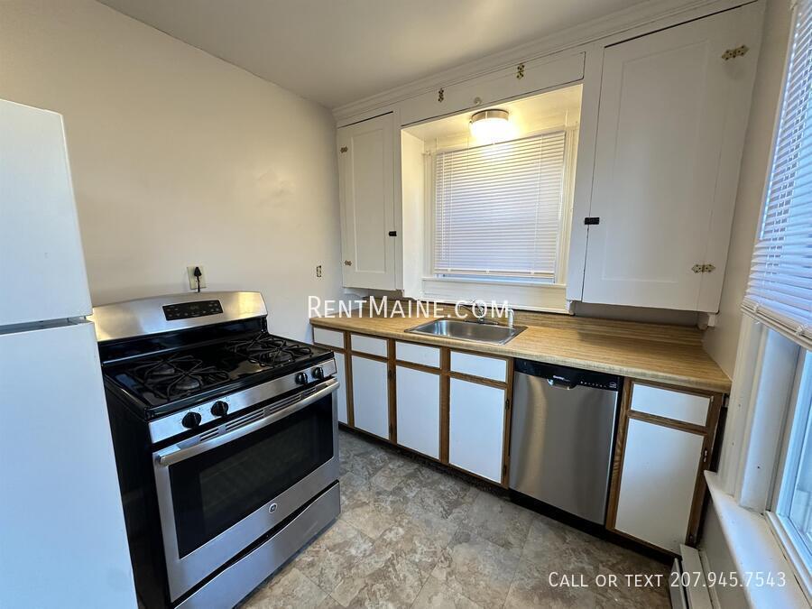 99 Sanford St in Bangor, ME - Building Photo