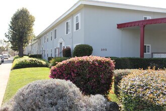 Pacific Garden Apartments in Mountain View, CA - Building Photo - Building Photo