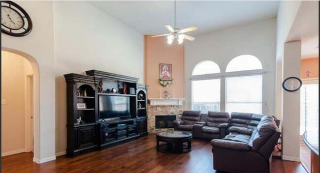 8373 Brightside Ln in Frisco, TX - Foto de edificio - Building Photo