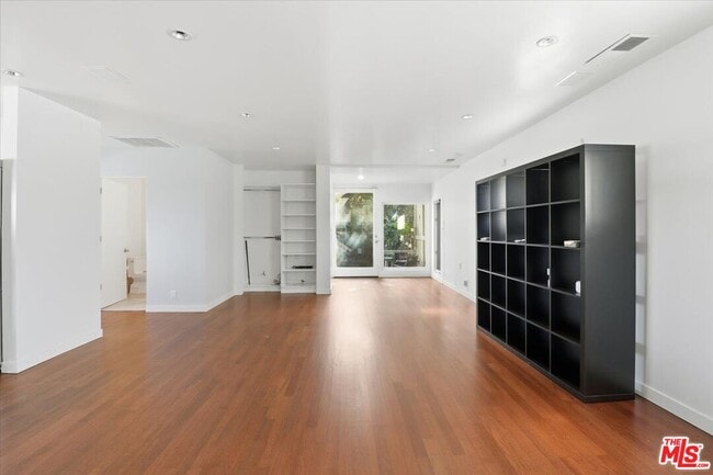 109 Dudley Ave in Los Angeles, CA - Building Photo - Building Photo