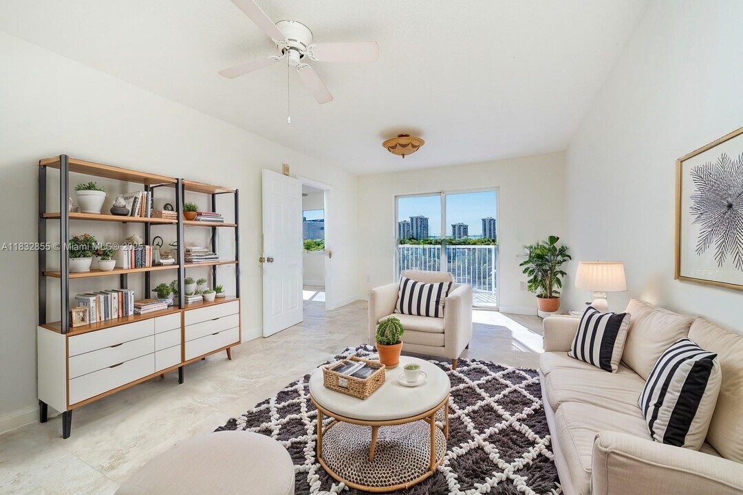 280 SW 20th Rd in Miami, FL - Building Photo