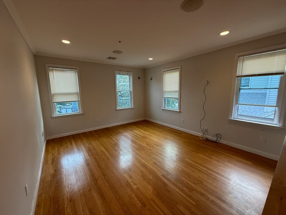 486 Revere St, Unit 5 in Revere, MA - Building Photo