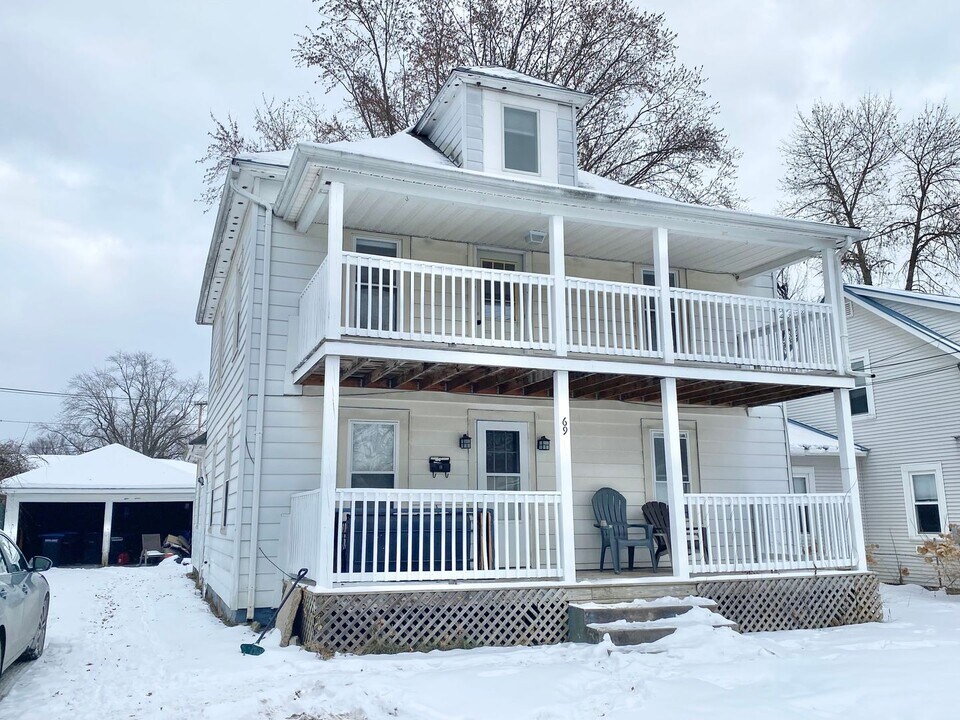 69 Russell St in Winooski, VT - Building Photo