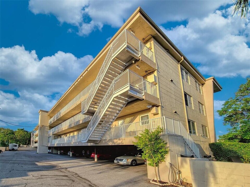 55 Harbor View Ln in Belleair Bluffs, FL - Building Photo