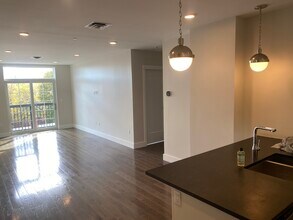 430 McGrath Hwy, Unit 409 in Somerville, MA - Building Photo - Building Photo