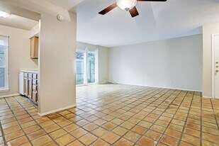 305 Avondale St in Houston, TX - Building Photo
