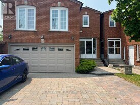 2 Grittani Ln in Toronto, ON - Building Photo