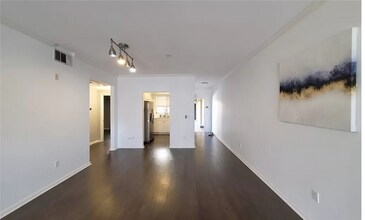 3401 S Bentley Ave in Los Angeles, CA - Building Photo - Building Photo