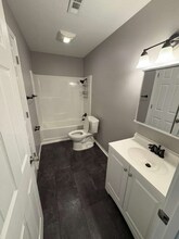 2601 E Oakbrook Dr in Columbia, MO - Foto de edificio - Building Photo