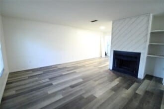 5736 NW 25th Terrace in Gainesville, FL - Building Photo - Building Photo