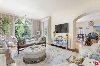 175 W Channel Rd in Santa Monica, CA - Building Photo - Building Photo