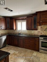 96 Smith Dr in Halton Hills, ON - Building Photo - Building Photo