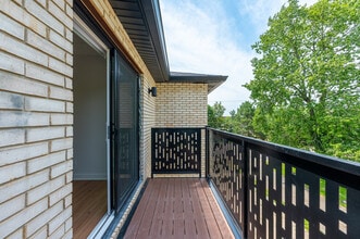 Rosewood Apartments in Muncie, IN - Foto de edificio - Building Photo