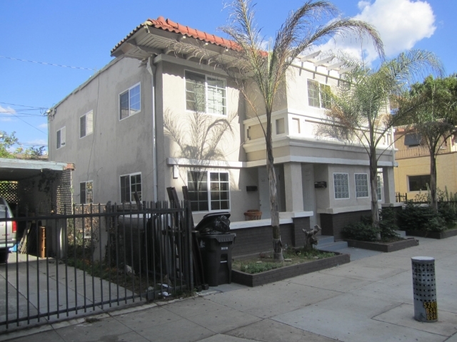 349 E 9th St in Long Beach, CA - Foto de edificio - Building Photo