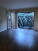 132 N Maple in Burbank, CA - Foto de edificio - Building Photo