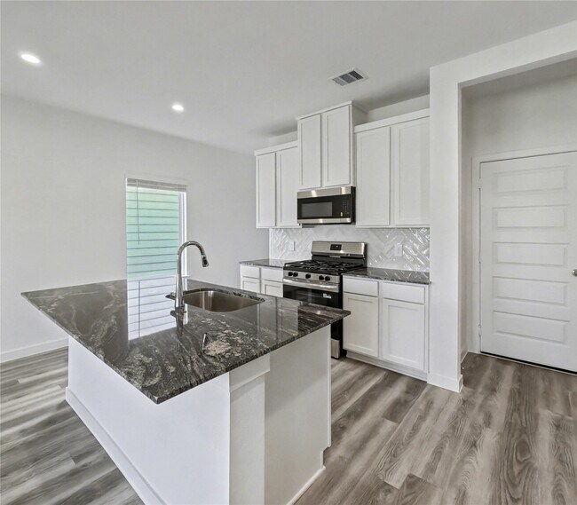 2833 Lisburn Ter Ln in Houston, TX - Foto de edificio - Building Photo