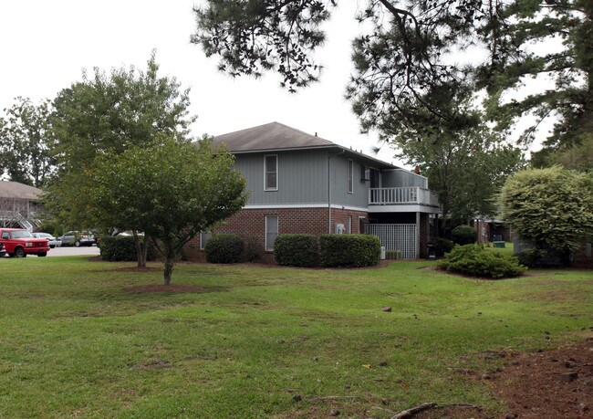 Franklin Square in Wilmington, NC - Building Photo - Building Photo