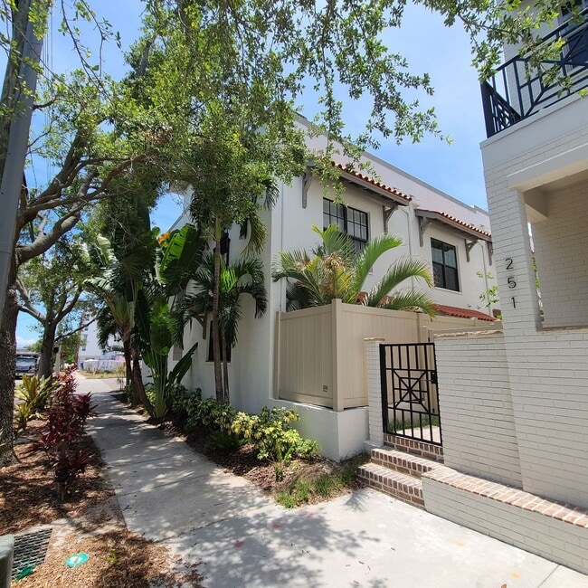 605 3rd Ave S in St. Petersburg, FL - Building Photo - Building Photo