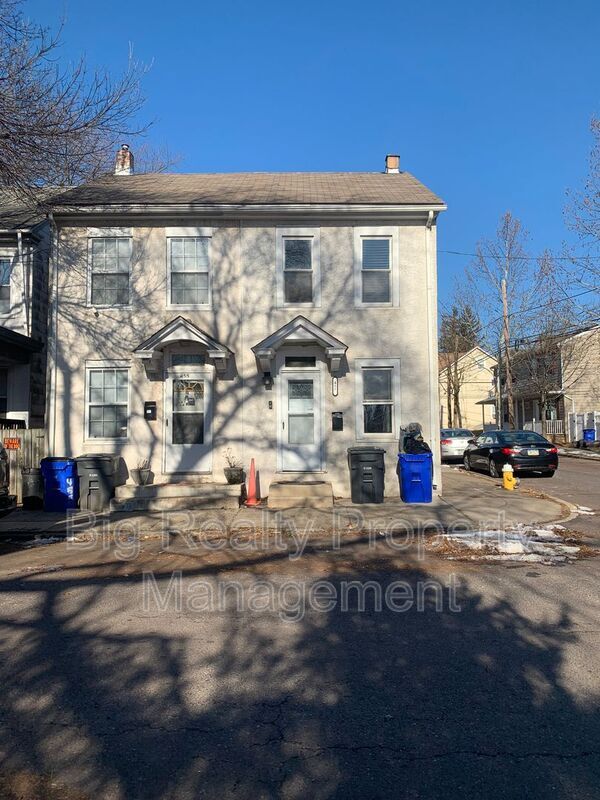 property at 457 Walnut St