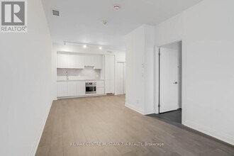 4015 The Exchange in Mississauga, ON - Building Photo - Building Photo