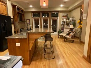 326 E Travelers Trail in Burnsville, MN - Building Photo - Building Photo