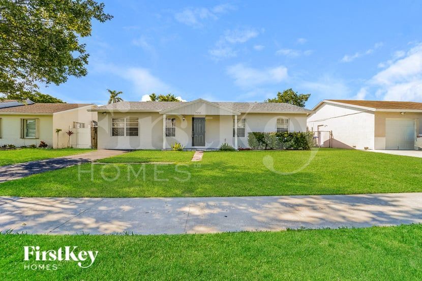 7872 SW 4th Pl in North Lauderdale, FL - Building Photo