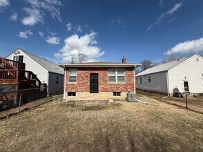 7560 Alicia Ave in Maplewood, MO - Building Photo - Building Photo