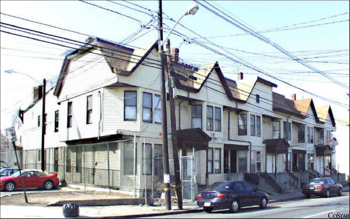 120-128 Park Ave in Paterson, NJ - Building Photo